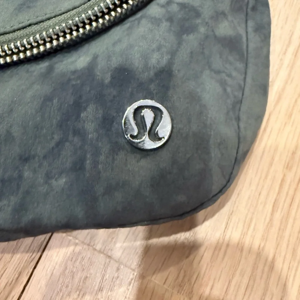lululemon athletica All Night Festival Bag in Jacquard Green Camo Dye